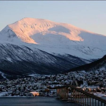 Appartement New! Modern - Central - Cozy Place By The Sherpa Stairs à Tromsø Extérieur photo