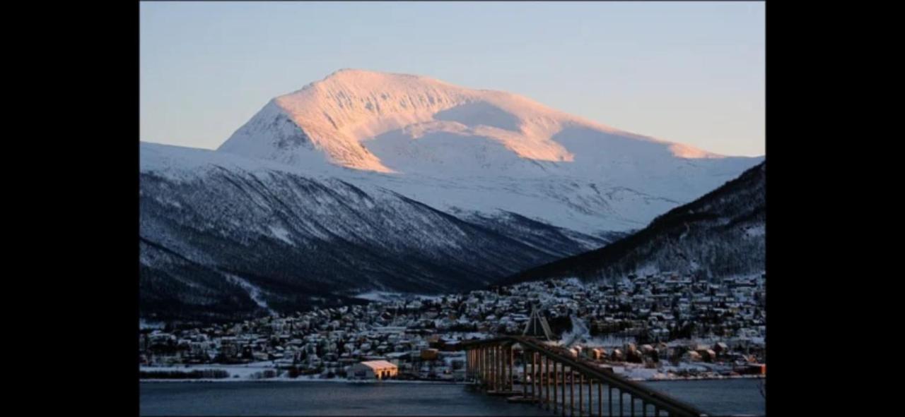 Appartement New! Modern - Central - Cozy Place By The Sherpa Stairs à Tromsø Extérieur photo